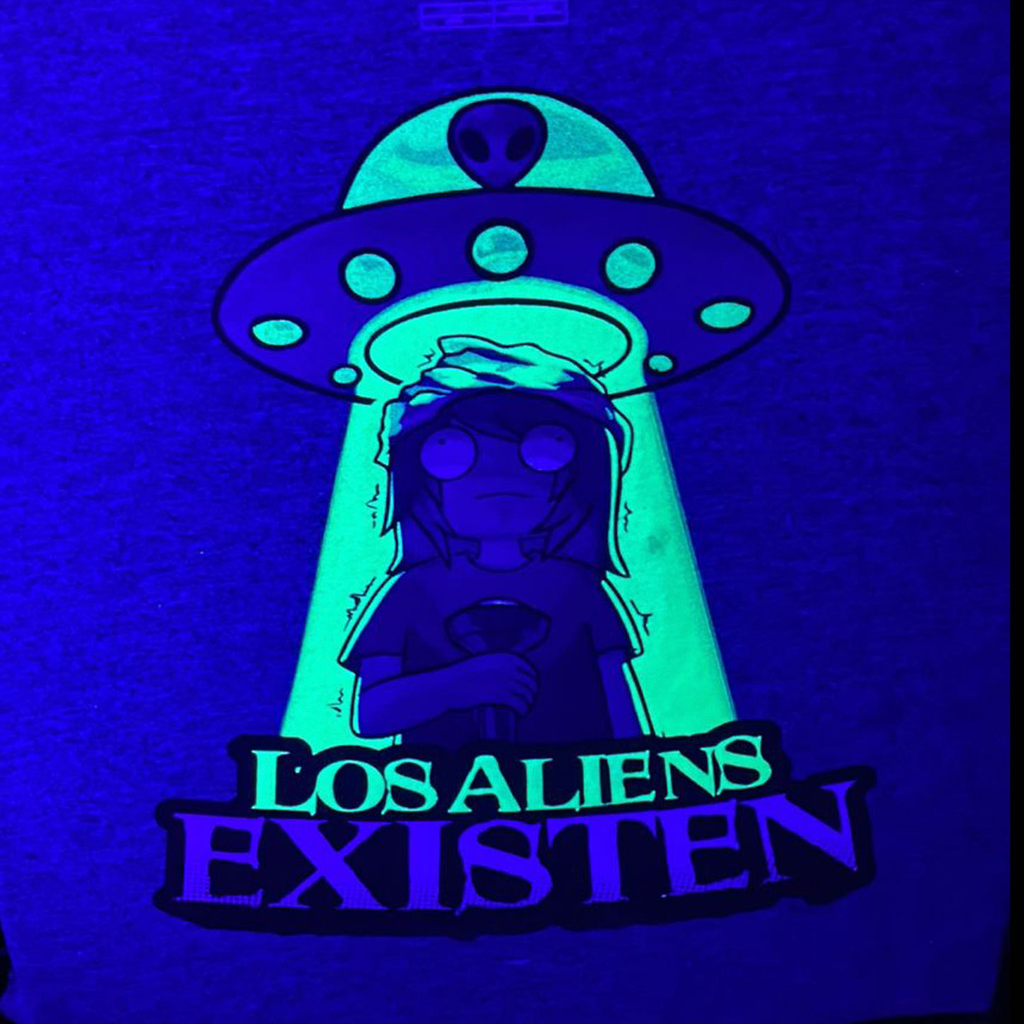 MISSASINFONIA PLAYERA ACID WASH DE LOS ALIENS EXISTEN FOSFO & GLOW