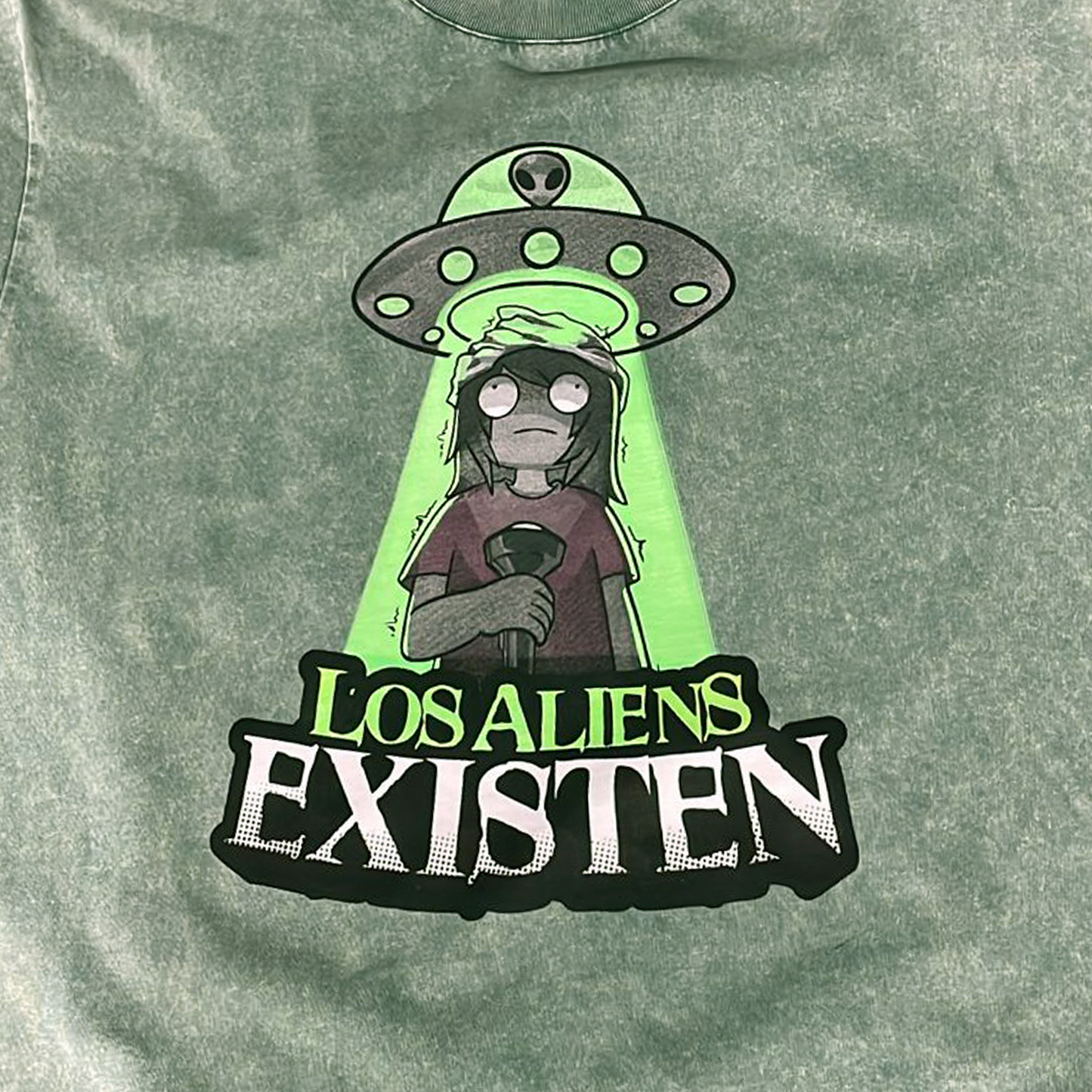 MISSASINFONIA PLAYERA ACID WASH DE LOS ALIENS EXISTEN FOSFO & GLOW