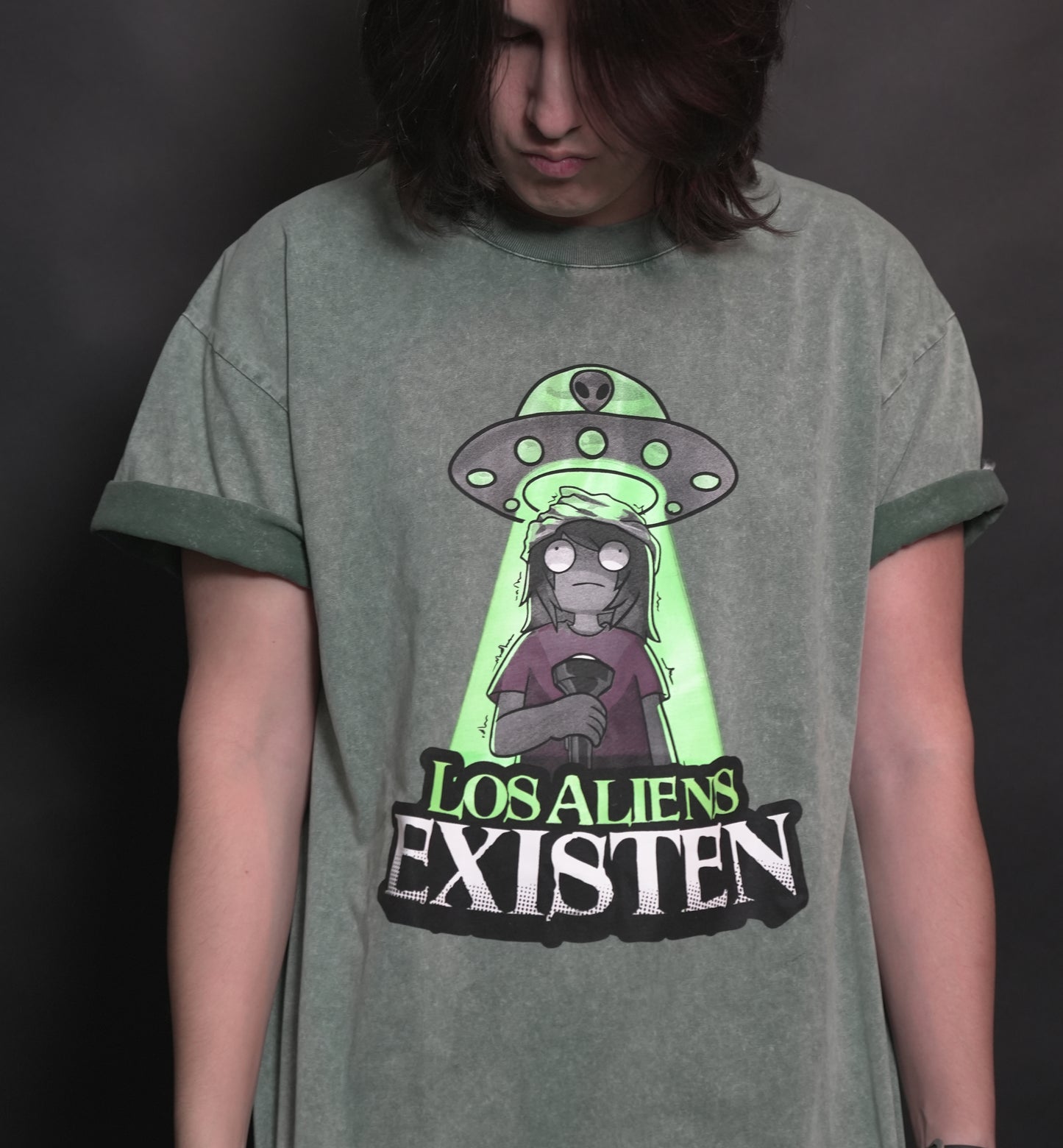 MISSASINFONIA PLAYERA ACID WASH DE LOS ALIENS EXISTEN FOSFO & GLOW